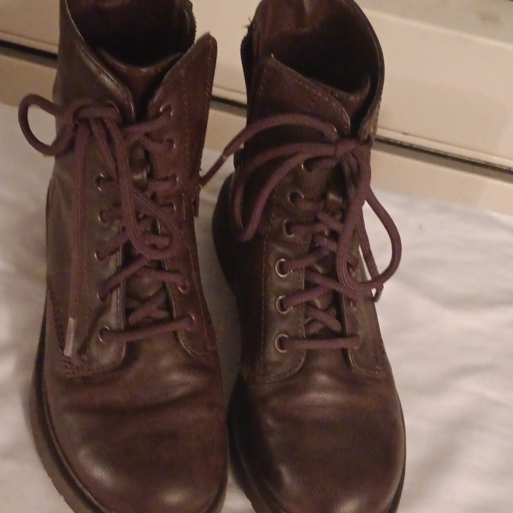 Brown childrens boots